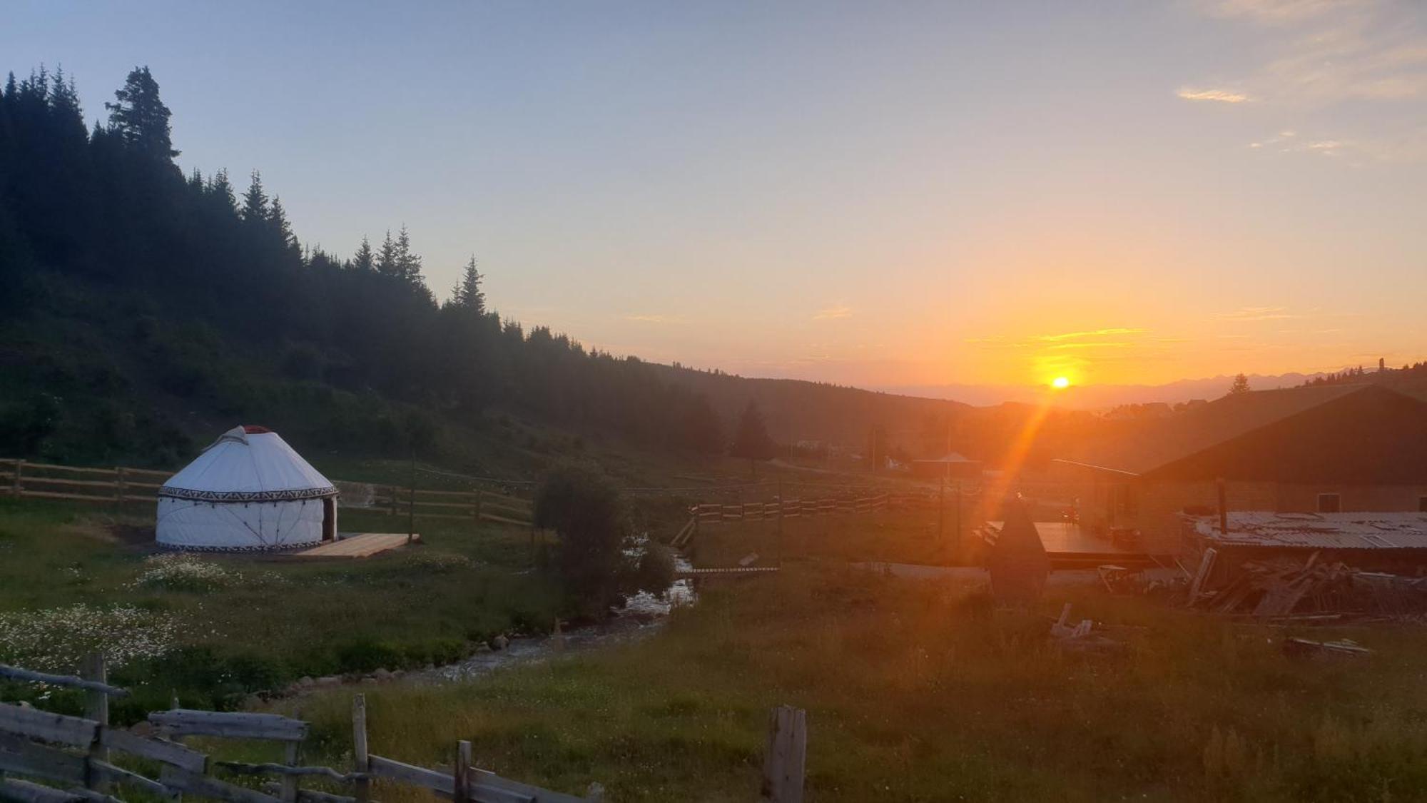 Mine Hostel Dzhergalan Jyrgalan Esterno foto