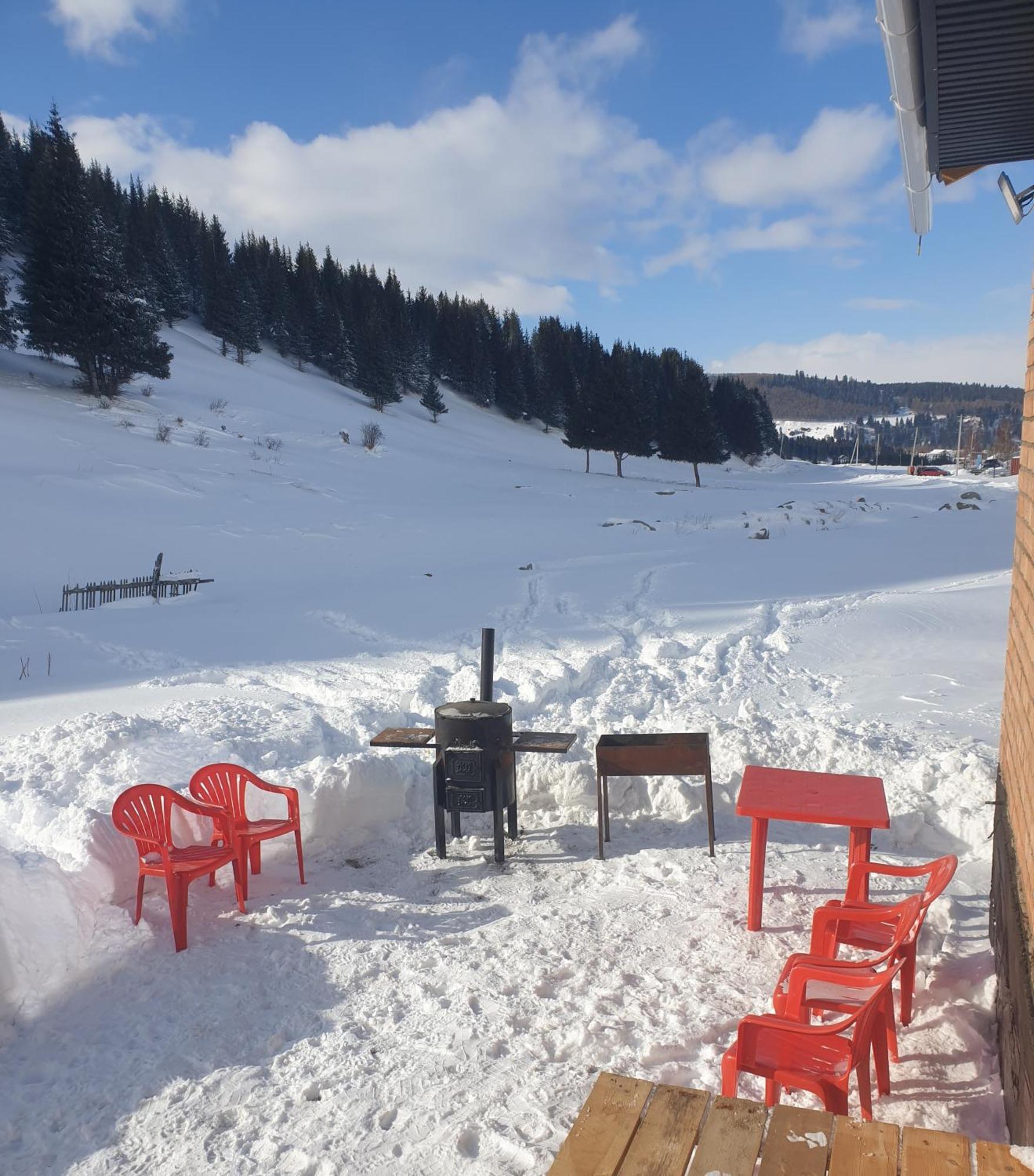 Mine Hostel Dzhergalan Jyrgalan Esterno foto